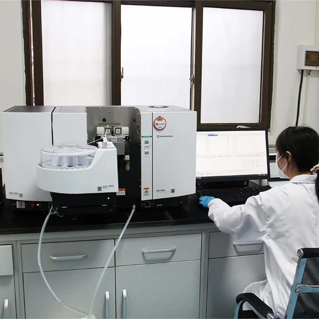 hero-09-qc-analyst-atomic-absorption